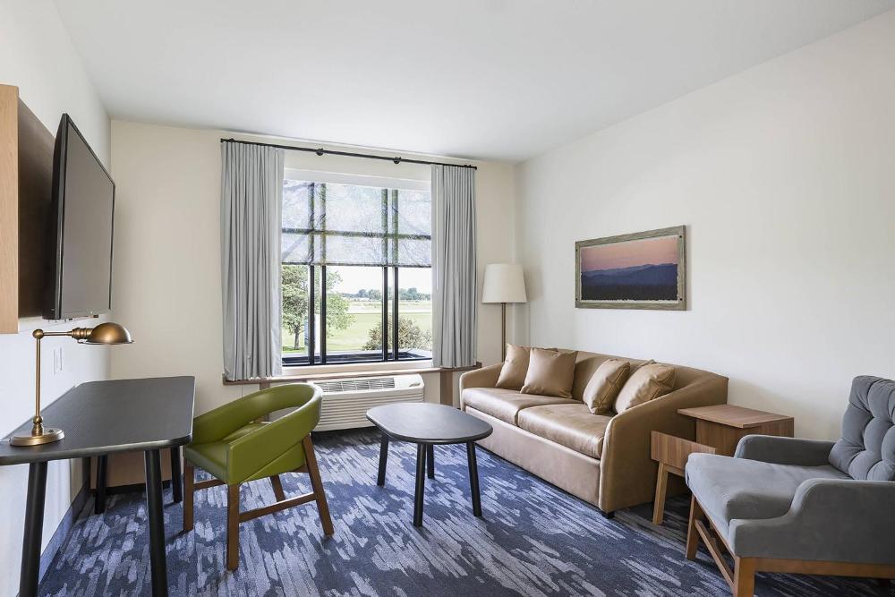 King Suite with Living Room and Sofa Bed - Hearing Access/Mobility Access/Roll-In Shower interior